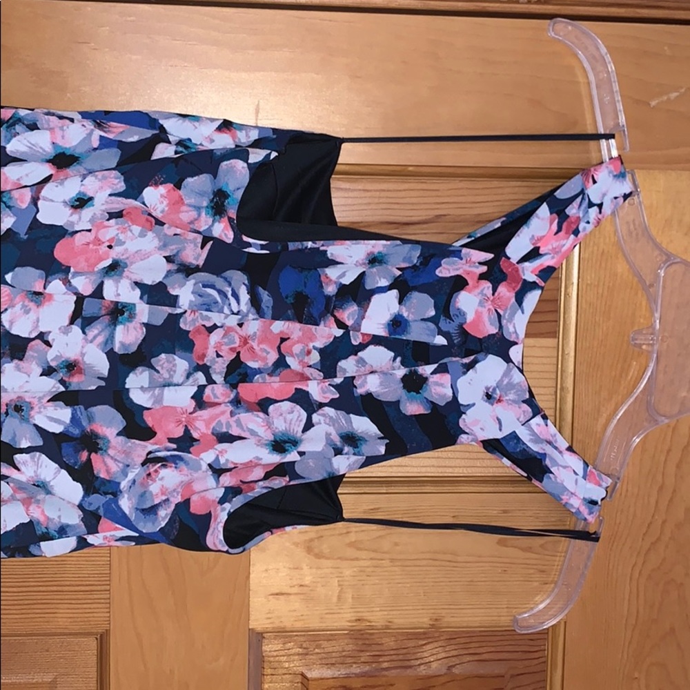 Dress - Picture 3 of 4